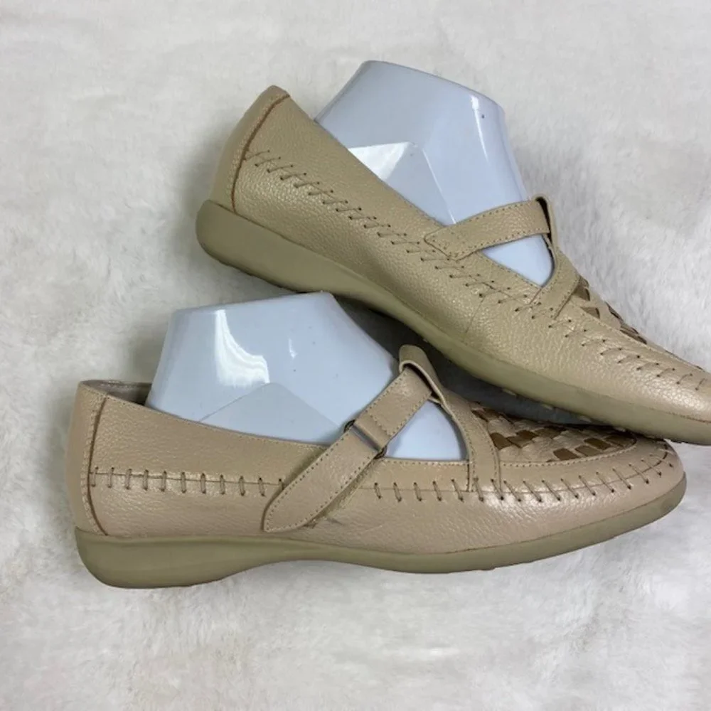 LIKE NEW Mushrooms Leather Woven Loafers Mary Janes Slip on, size 9‎